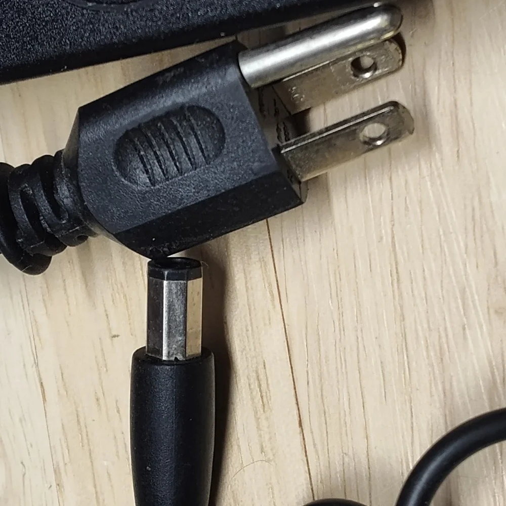 Genuine OEM Dell 65W DA65NS4-00 XK850 Power Adapter Charger